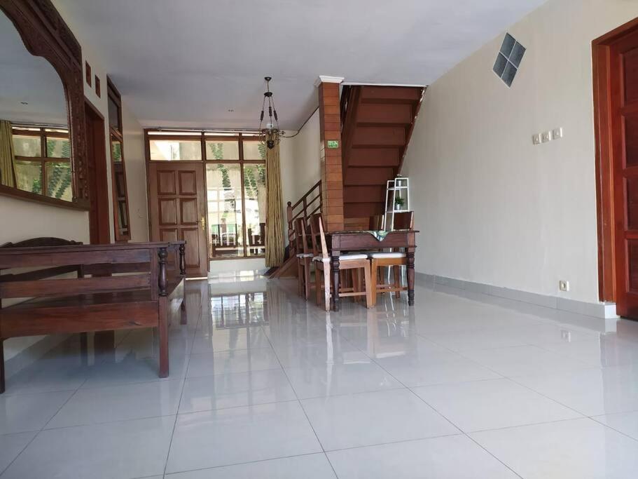Hazel House With Swimming Pool By Grorental Bandung Bagian luar foto